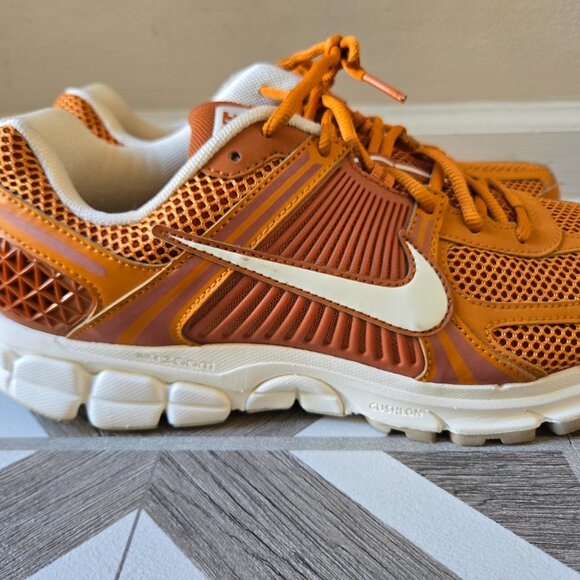 Nike Air Zoom Vomero 5 Monarch Mens Size 11 Flax Sail Dark Russet HJ9123 815 - Picture 3 of 7